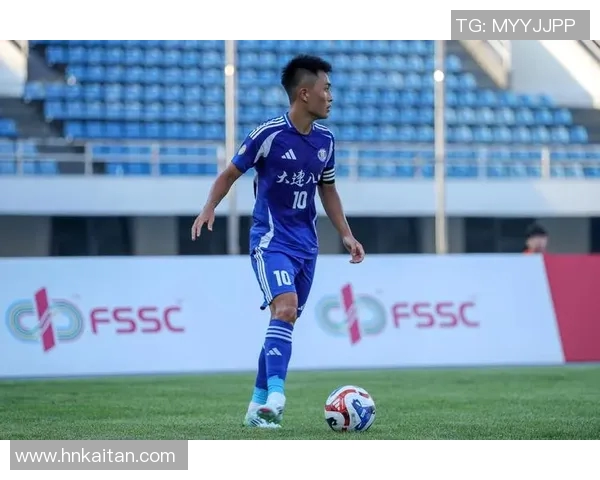 大连龙卷风足球俱乐部奋勇拼搏再创辉煌展现足球魅力与团队精神